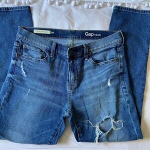 GAP women’s 1969 girlfriend distressed dark blue 29r